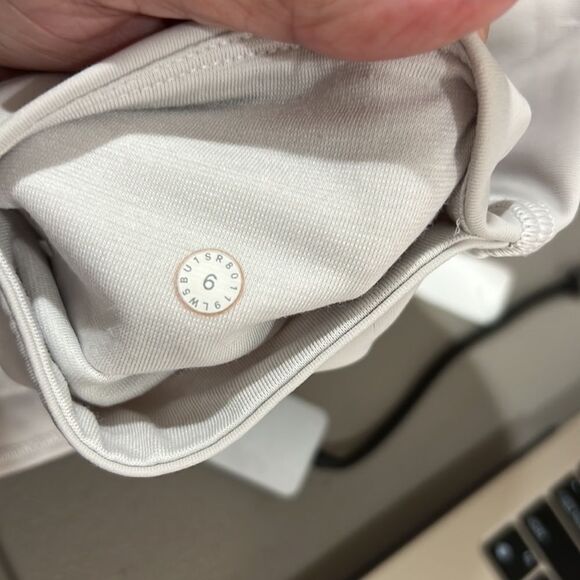 Lululemon Train Times White 7/8 length leggings with mesh accent. GUC size 6 - Picture 13 of 13